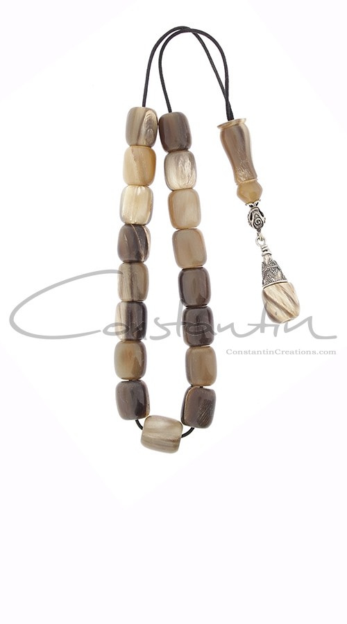 Handy size, Greek komboloi made of natural horn and silver. 