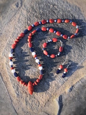 Jewellery set made of natural corals and gemstones. Hand made Necklace, bracelet and matching earrings.