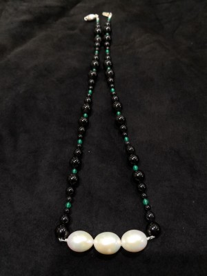 Elegant, handcrafted beaded necklace with Natural Pearls and black Onyx.